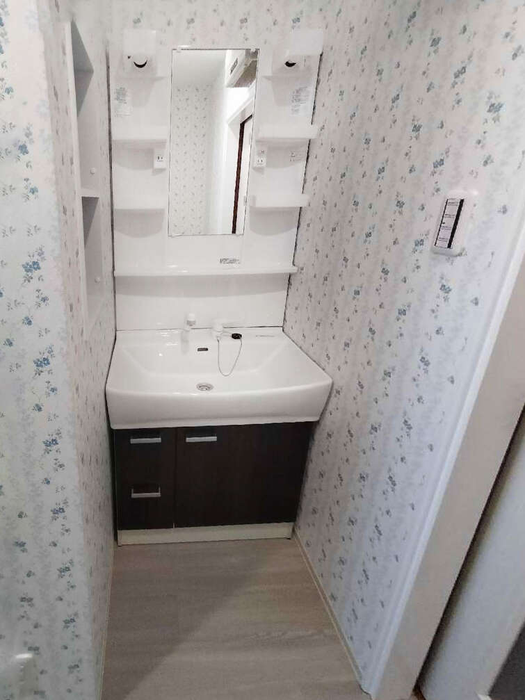 【施工後】洗面所にニッチを新設・おしゃれで統一感のあるデザインに