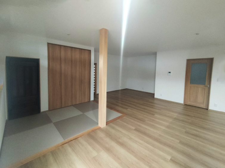 畳コーナーを新設してクローゼットと仏間に