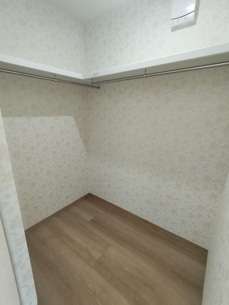 寝室の新しいクローゼット