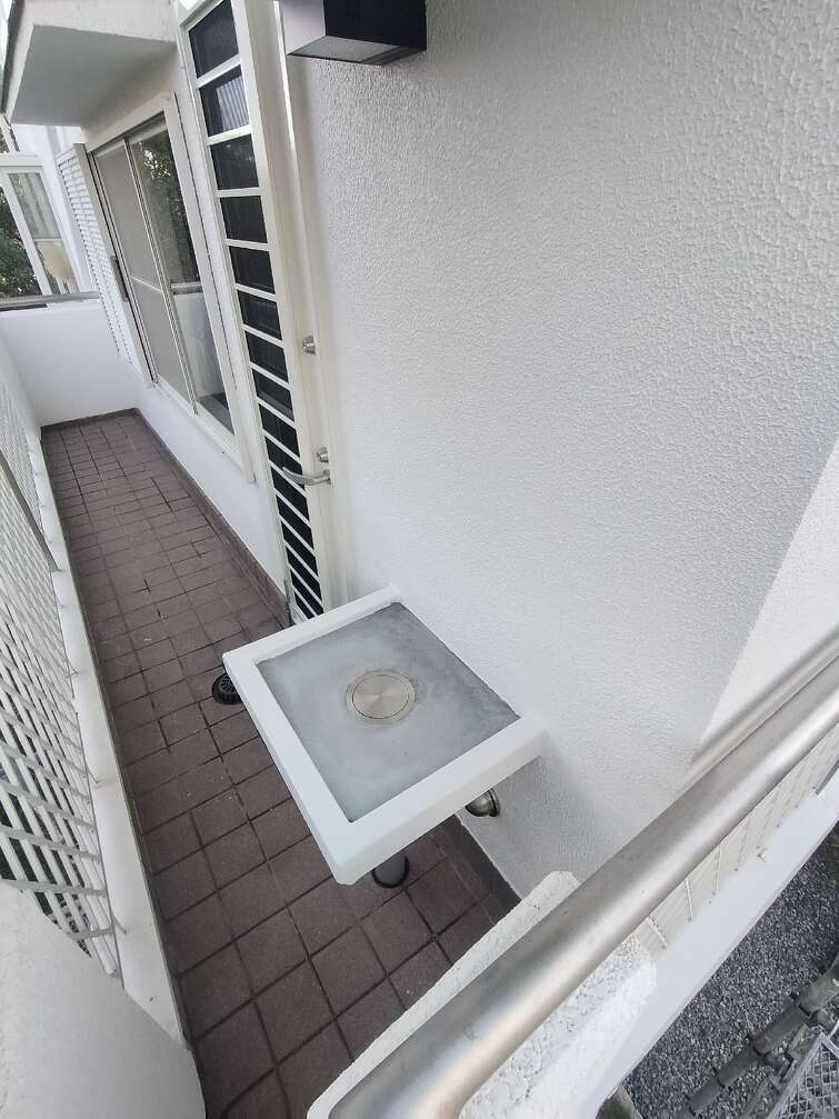 灰を丸い投入口から捨てる仕様