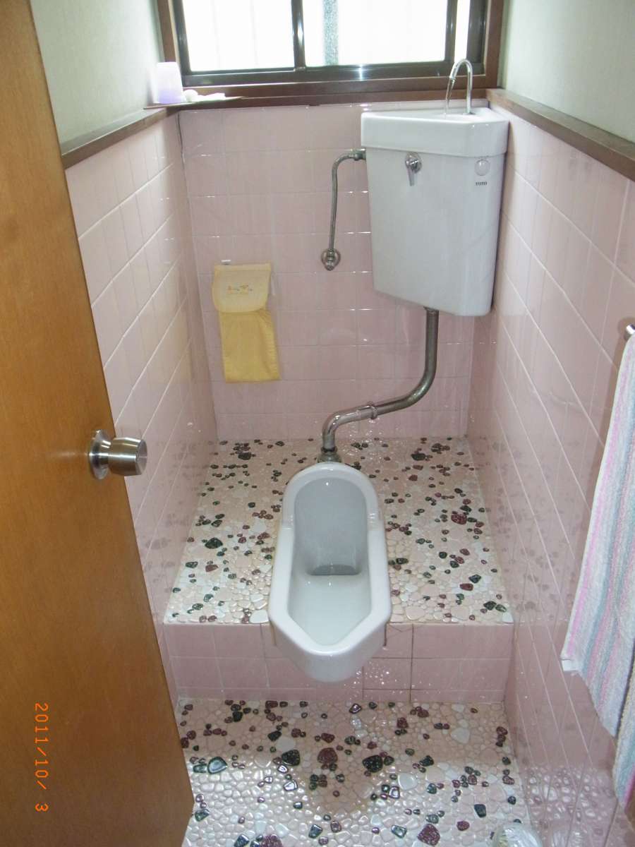 和式トイレから洋式トイレにする場合のご予算は、便器交換と床のみリフォームの場合で約22万円〜となります（既に水洗