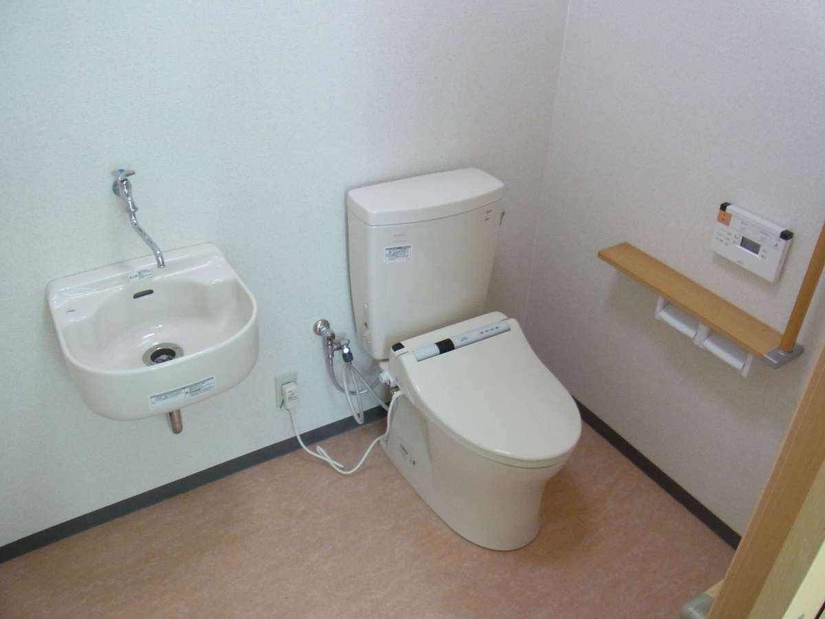 デイケアサービスセンター開設に伴うトイレ工事 施工例・費用のご紹介 岡山市密着型のリフォーム専門会社 アベル