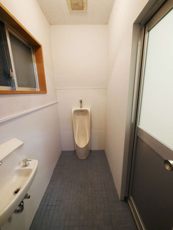 工場のトイレ：和式トイレから小便器に改修＆洋式トイレルームの新設 施工例・費用のご紹介 岡山市密着型の