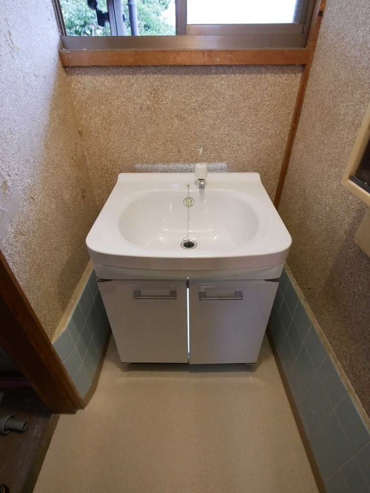 はなれの汲み取りトイレを清潔な簡易水洗トイレにリフォーム 施工例・費用のご紹介 岡山市密着型のリフォーム専門